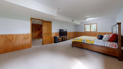 Guest Suites & Bedrooms