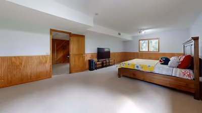Guest Suites & Bedrooms
